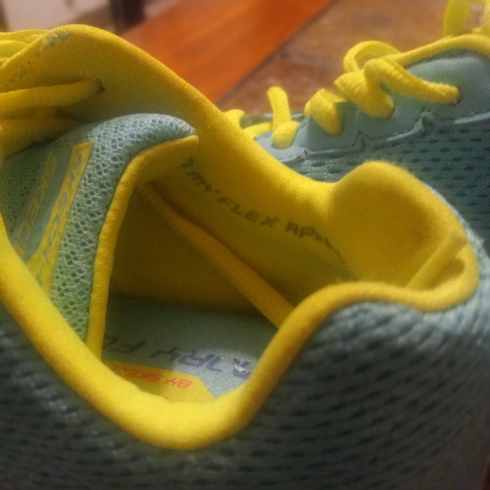 Skechers memory foam sneaker size 6 - Picture 3 of 9